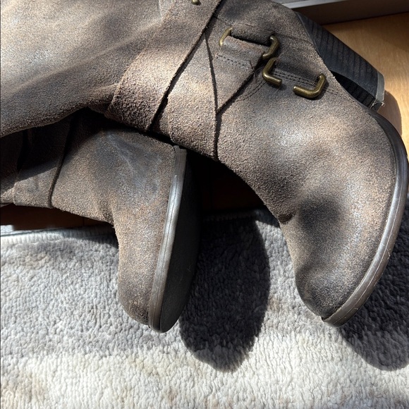 Women’s size 4. Great condition. - Picture 7 of 7